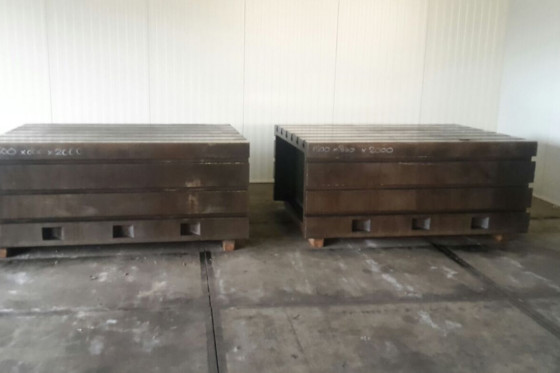 (2x) Box tables cast iron 2000 x 1500 x 800 mm
