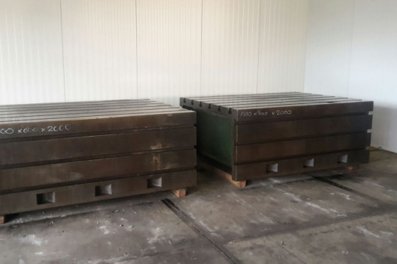 (2x) Box tables cast iron 2000 x 1500 x 800 mm