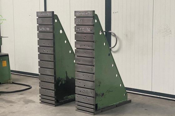 (2x) Angle plates 700 x 400 x 1700 mm