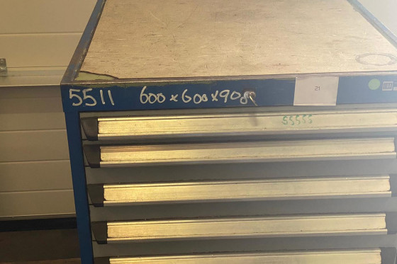 Cabinet 600 x 600 x 900 with cutting / milling tools