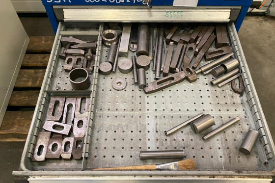 Cabinet 600 x 600 x 900 with cutting / milling tools
