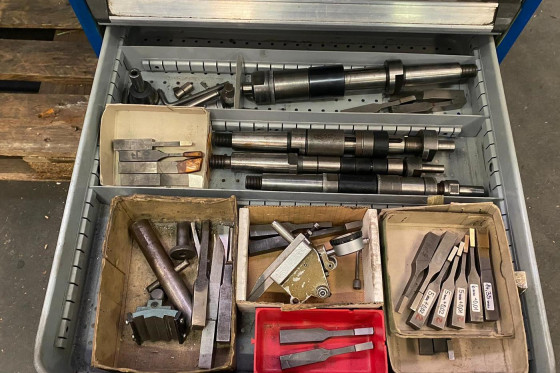 Cabinet 600 x 600 x 900 with cutting / milling tools