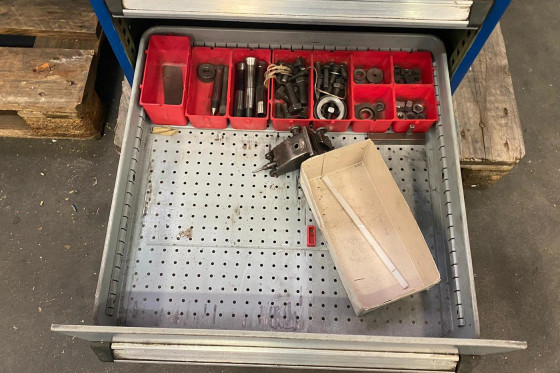 Cabinet 600 x 600 x 900 with cutting / milling tools