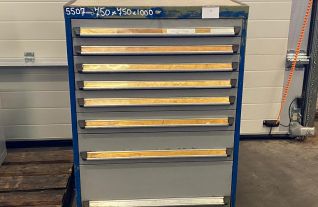 Cabinet 750 x 750 x 1000 with cutting tools / milling
