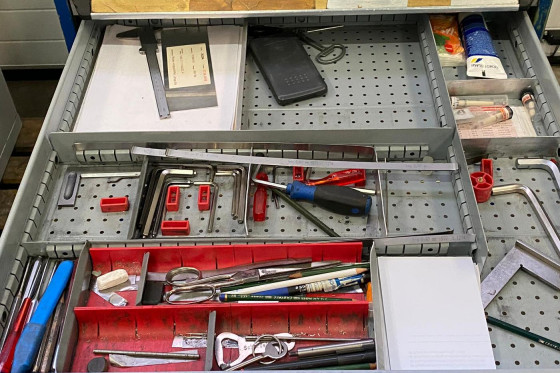 Cabinet 750 x 750 x 1000 with cutting tools / milling
