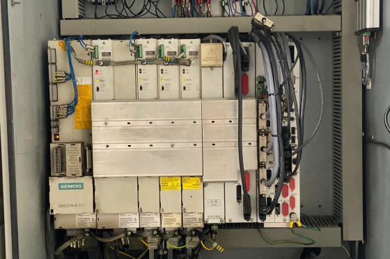 BRIDGEPORT - VMC 1000 X 22 MOULDMASTER