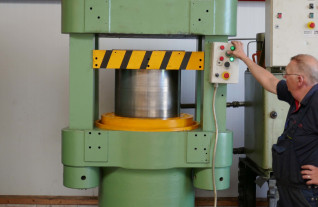 hyraulische-persen-makey-bowley-europress-1000-3972