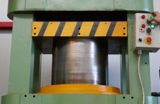 hyraulische-persen-makey-bowley-europress-1000-3972-7