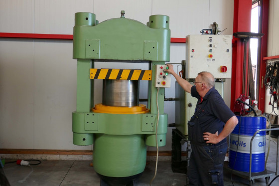 MAKEY BOWLEY - EUROPRESS 1000