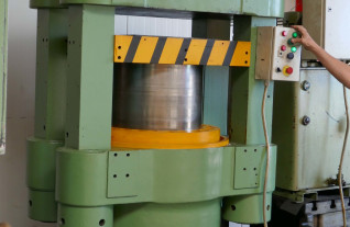 hyraulische-persen-makey-bowley-europress-1000-3972-14