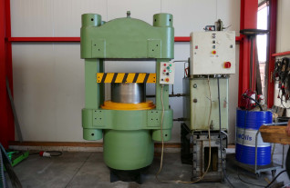 hyraulische-persen-makey-bowley-europress-1000-3972-22