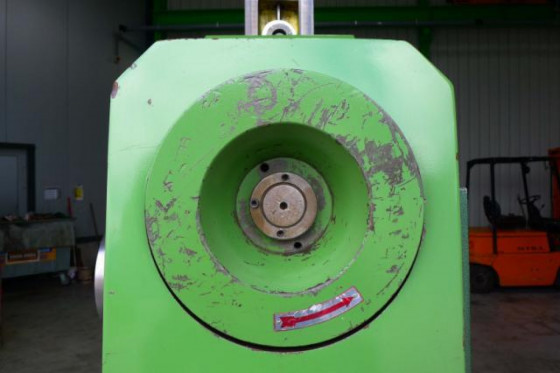 Slotting machine steek bank urpe