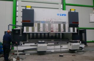 LVD - lvd ppeb efl Cadman in 10 Axis hoekmeet systeem 