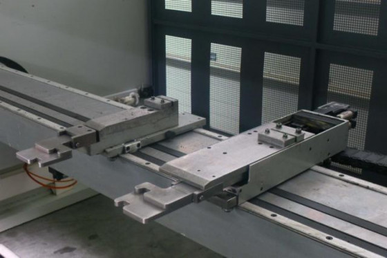 LVD - lvd ppeb efl Cadman in 10 Axis hoekmeet systeem 