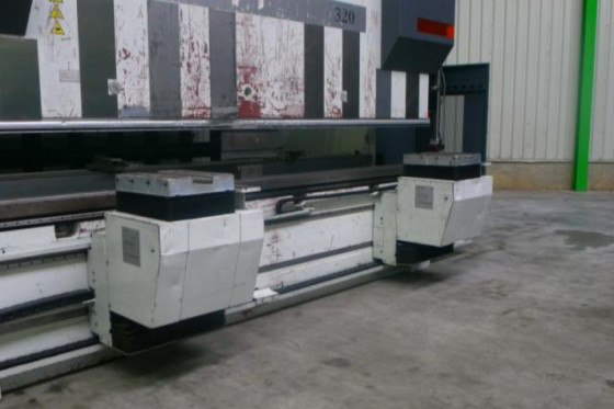 LVD - lvd ppeb efl Cadman in 10 Axis hoekmeet systeem 