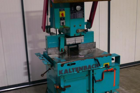 Cirzelzaag machine