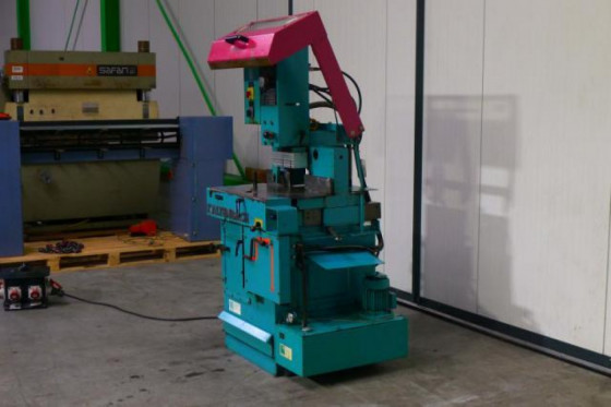 Cirzelzaag machine