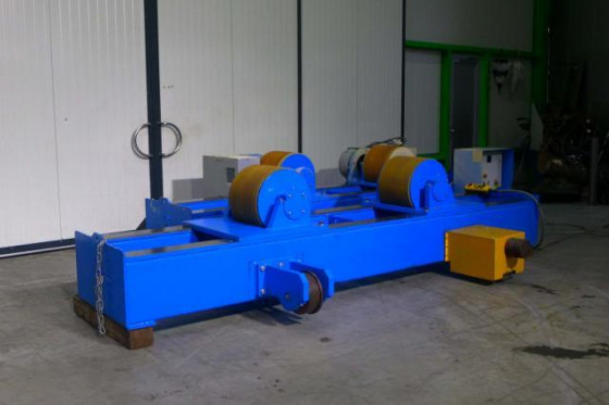 Driven welding rotators