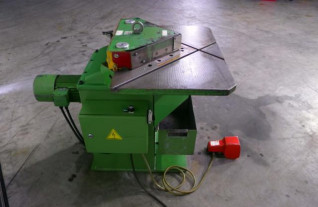uithoekers-hydraulic-corner-notcher-ausklinkmaschine-uithoeke-2400-2
