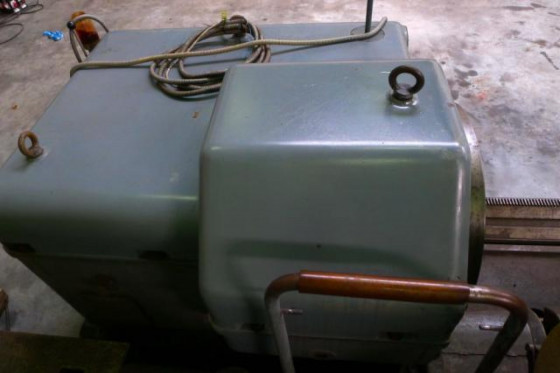 Travelling wheel roll grinder
