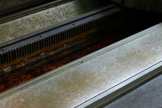 Travelling wheel roll grinder