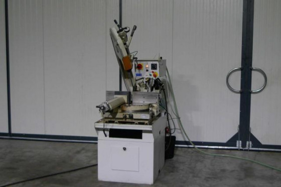 Semi automat bandsaw pneumatic