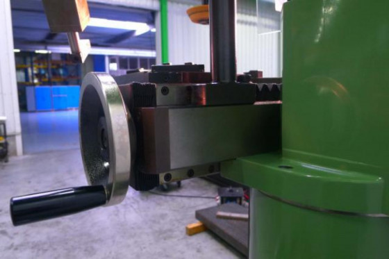 Henninger Technica Vertical Centre Grinding machin