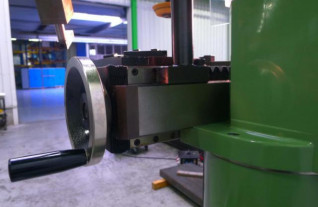 centergat-slijpmachines-henninger-technica-vertical-centre-grinding-machin-1946-3
