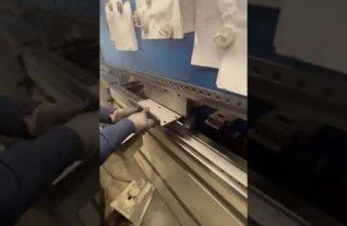Trumpf V85 CNC Pressbrake 2500 x 85 Ton Delem Abkantpresse Plooibank MACH4METAL