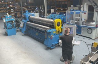 HAEUSLER VRM-HY 4 Roll hydraulic plate bender plateroll rouleuse MACH4METAL 6447 3-4 touch screen