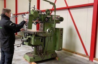 Nicolas Correa FU-2U universal milling machine horizontal and vertical MACH4METAL 6363
