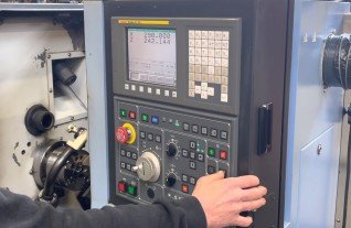 Doosan LYNX 220A CNC Lathe Fanuc mach4metal 6307 drehmaschine draaibank