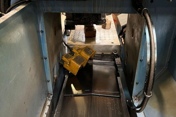 MAZAK - AJV-25 / 404N 3-axis CNC machine (VMC) used | Mach4Metal