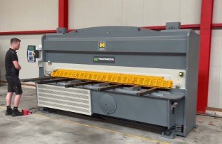 HACO HSLX 3100 x 13 mm Guillotine Robosoft SC90 MACH4METAL 1-2 used for sale zumverkauf gebruikt