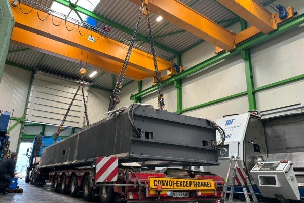 Loading 54000 Kg Seam milling machine MIBA for Belgium client