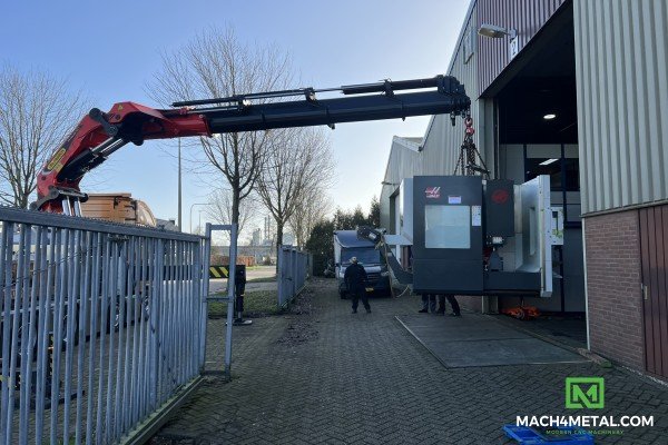 Loading 5 Axis Machining Center HAAS UMC 750 to Holland