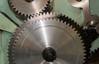 Spindle drive pulleys and gears back sidxe machine (1).jpg