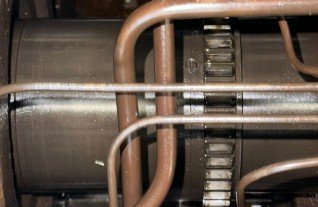 Gears inside headstock (5).jpg