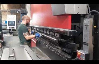 Amada HFE M2 1003 CNC Pressbrake Abkantpresse Plooibank 3100 x 100 Ton Mach4Metal