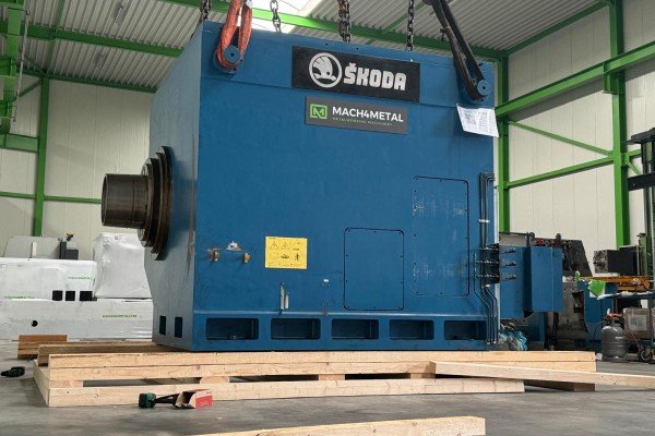 Secure Shipment of SKODA Lathe Headstock: Professionally Packed for Safe Transport to China