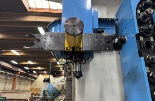 Soraluse TL-25 - CNC Bed milling Machine - ATC arm.JPEG