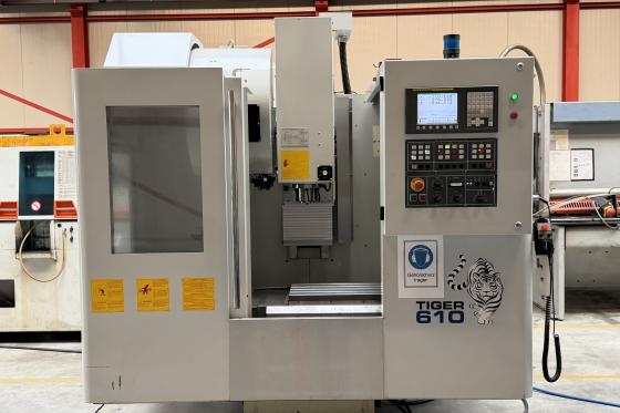 Microcut Challenger - VMC2418 3-axis CNC machine (VMC) used