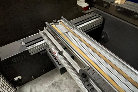 AMADA - HFBO 220-4
