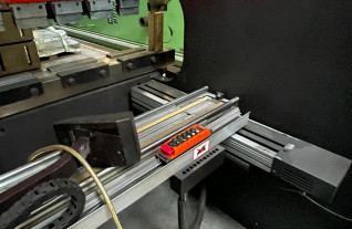 press-brakes-amada-hfbo-220-4-6330-11