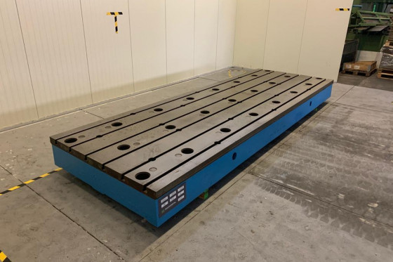 https://assets.mach4metal.com/media/9690/conversions/t-slotted-floorplates-stolle-6126-1-large.jpg